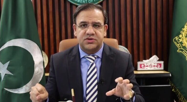 Ministry of IT to launch “Smartphone for All” project on easy installments: Minister