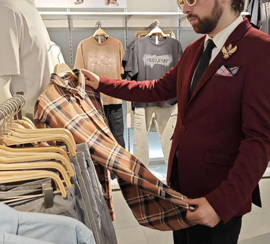 A Serbian fashion designer’s day with mobile payment in China