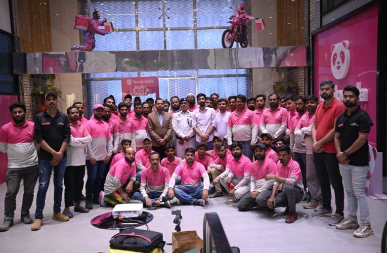 foodpanda Partners with Karachi Traffic Police to Promote Rider Safety