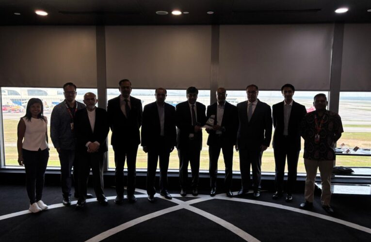 PIA Consortium Holds Key Talks with AirAsia Group to Boost Aviation Cooperation